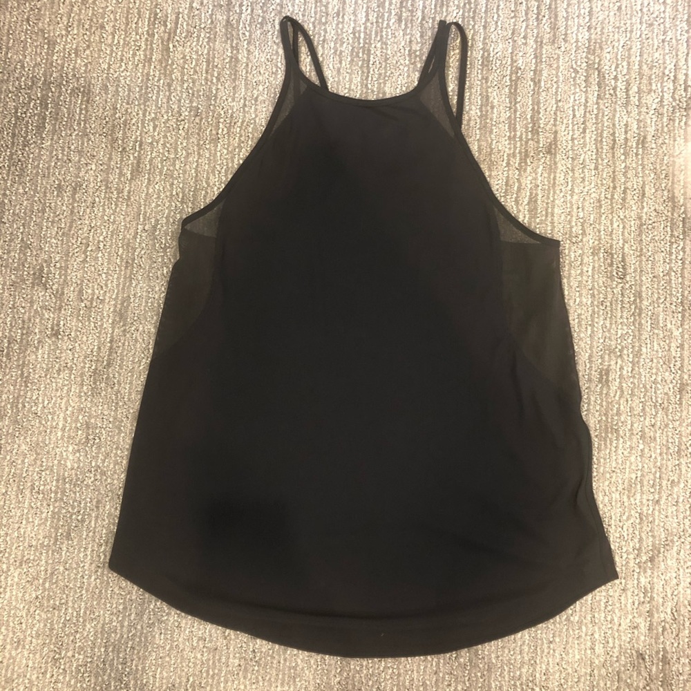 Lululemon Tank size 6: LIKE NEW!